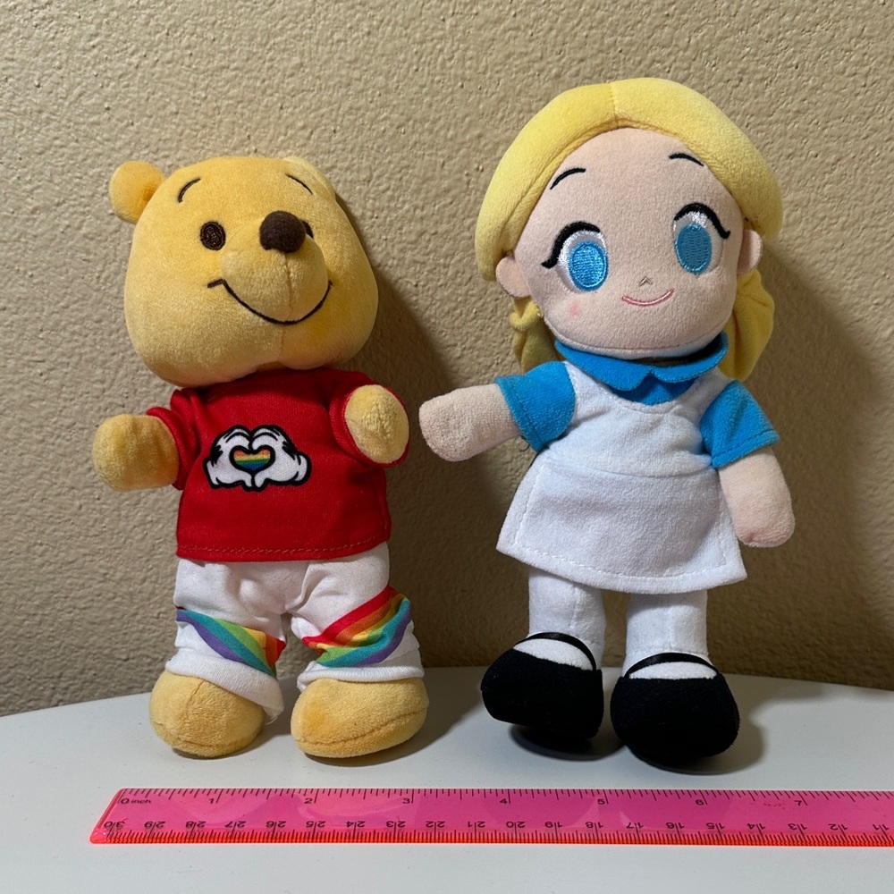 Disney Nuimos Winnie the Pooh and Alice in Wonderland